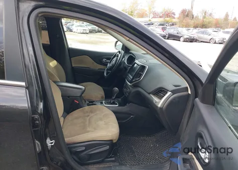 2016 Jeep Cherokee Latitude z USA, uszkodzony, nr VIN 1C4PJMCB4GW131844